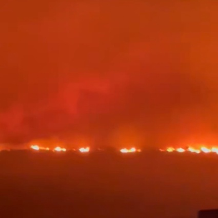 Bruciano i boschi a Paros, evacuati diversi villaggi