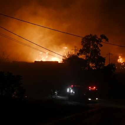 Incendio a Paros, in stato di fermo il sindaco e altre tre persone
