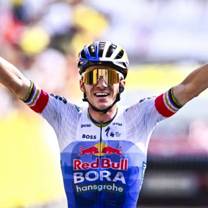 Pogacar controlla, Evenepoel vince, Vingegaard cade e dice addio al Tour