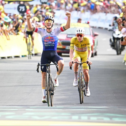Pogacar controlla, Evenepoel vince, Vingegaard cade e dice addio al Tour