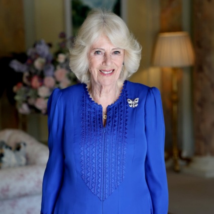 Il ritratto ufficiale per i 79 anni della regina Camilla