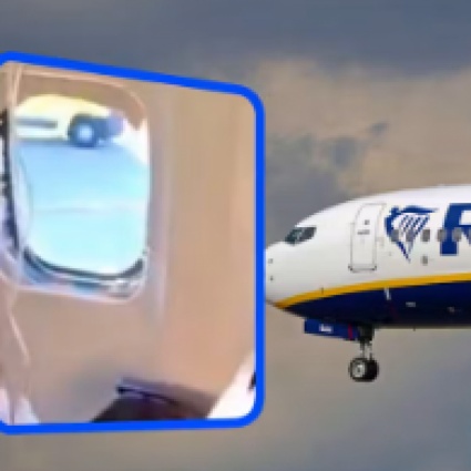 Paura sul volo Ryanair, si rompe il finestrino: passeggero trascinato