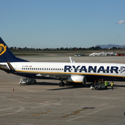 Ryanair, -34% utile trimestrale per il conflitto in Medio Oriente