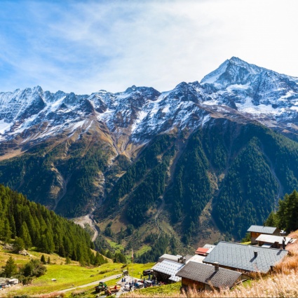 Cade in un crepaccio: grave un'alpinista svizzera