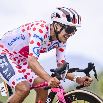 Carapaz da sballo nella tappa regina del Tour