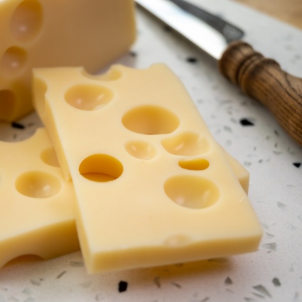 Tra siccità e crollo del prezzo del latte: in crisi il formaggio svizzero per eccellenza