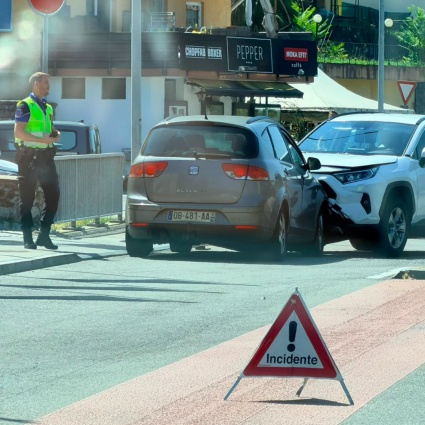 Frontale sulla cantonale. Disagi al traffico