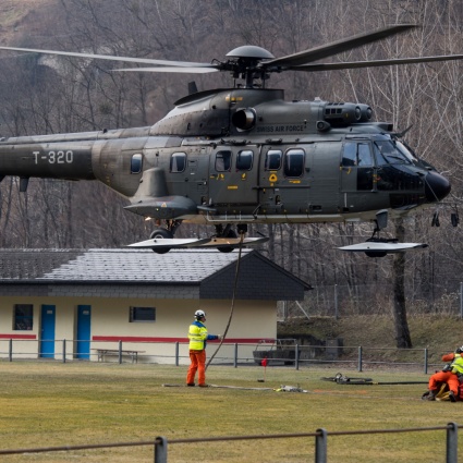 Tre Super Puma da Locarno alla Corsica per aiutare a spegnere gli incendi boschivi