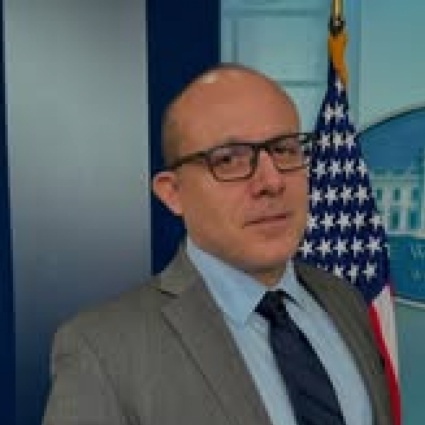 È morto Daniele Compatangelo, il giornalista che mise Trump contro Meloni