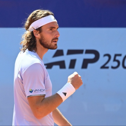 Tsitsipas trionfa a Gstaad