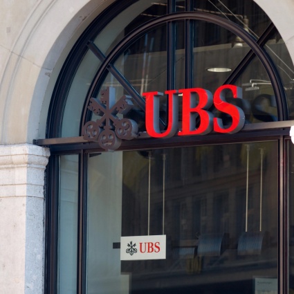 UBS sotto quota 100mila dipendenti