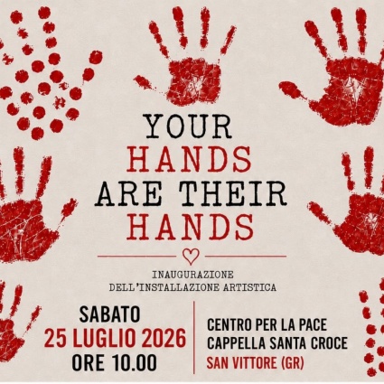 Un fiume di mani rosse, come monito