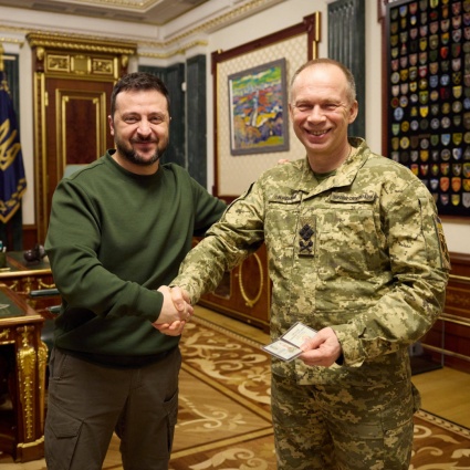Zelensky licenzia il comandante in capo Syrskyj
