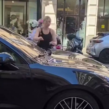 A caccia di Sugar Daddy: lascia il numero sulle Porsche