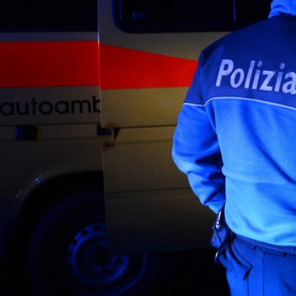Accoltellato nella notte, la sua vita è pericolo