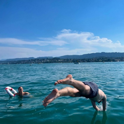 Acqua dei laghi oltre i 25 gradi: c'è da preoccuparsi a fare il bagno?