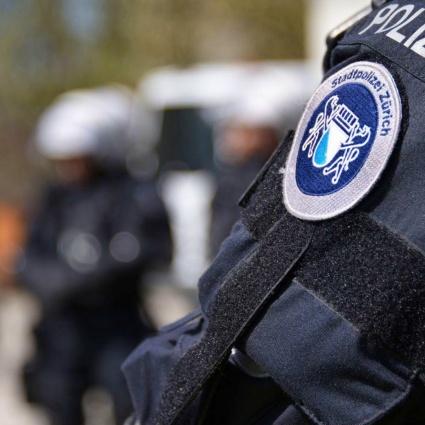 Tre agenti feriti durante l'arresto di un 19enne