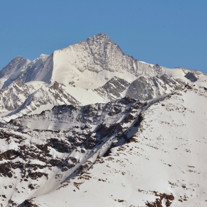 Alpinista ritrovato senza vita sul ghiacciaio del Mountet