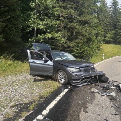 Scontro frontale, sei feriti