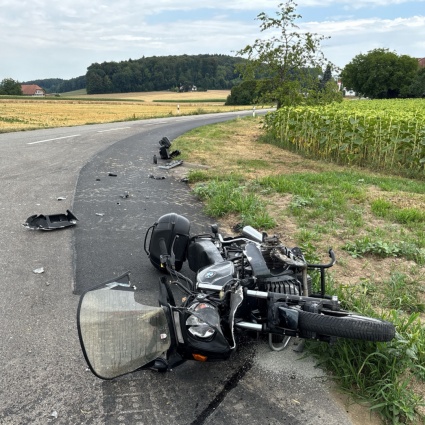 Auto contro moto: grave un 58enne