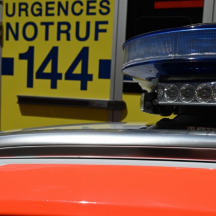 Auto contro un albero: muore una donna di 64 anni