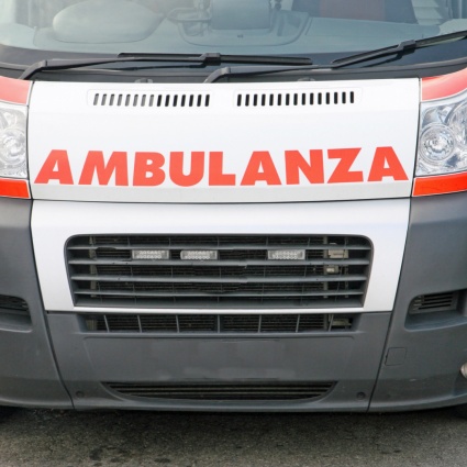 Auto ticinese travolge donna sulle strisce pedonali