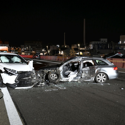 Frontale in autostrada: quattro feriti, uno è grave