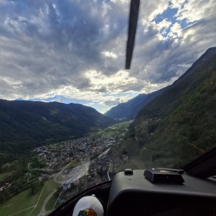 Bloccata in cima alla Calanca: «Ora vado al lavoro in elicottero»