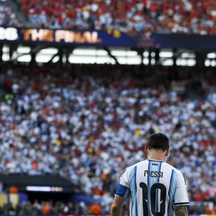 Bombe per "far saltare in aria Messi"