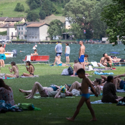 Il caldo non è uguale per tutti: colpite più donne, anziani e chi ha un basso reddito
