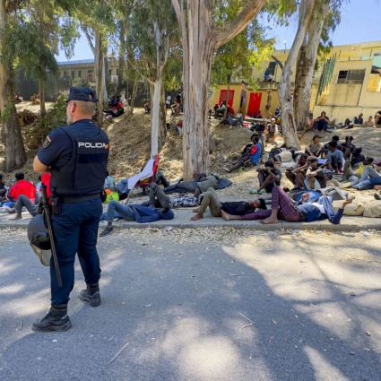 Ceuta avvia l'esame di richieste d'asilo per 2.500 migranti