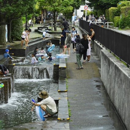 Tokyo in ginocchio: piogge record, morti