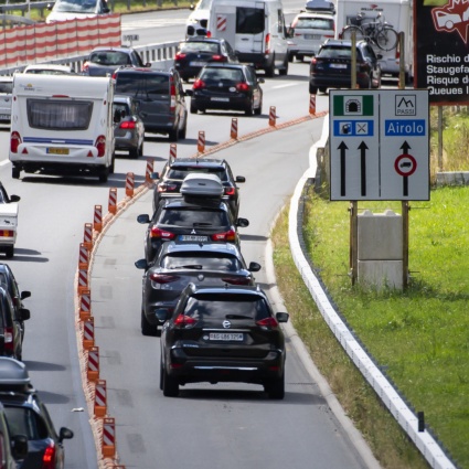 Leventina ostaggio del traffico: «A cosa serve la CUPRA se le auto invadono la cantonale?»