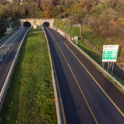 Manutenzione sull'A9: notte di disagi verso la Svizzera