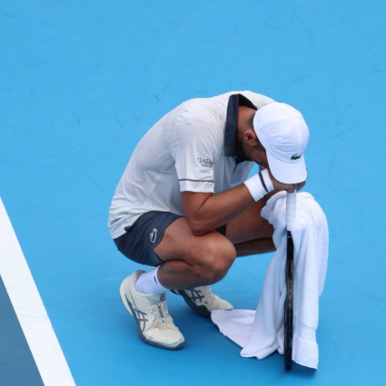 Malore, vomito e dubbi sul futuro: Djokovic preoccupa