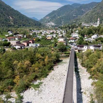 Domenica sulla nuova passerella ciclopedonale Tegna-Verscio