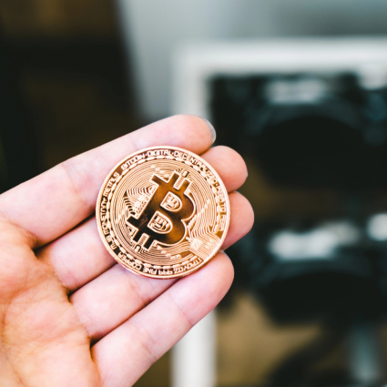 "Fabbrica" Bitcoin, gli chiudono il conto e nessuna banca lo vuole