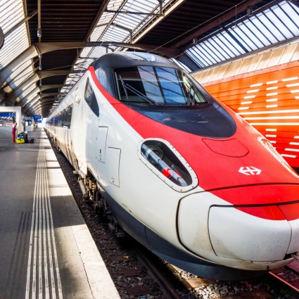 FFS in corsa: più viaggiatori e utile record nel primo semestre 2026