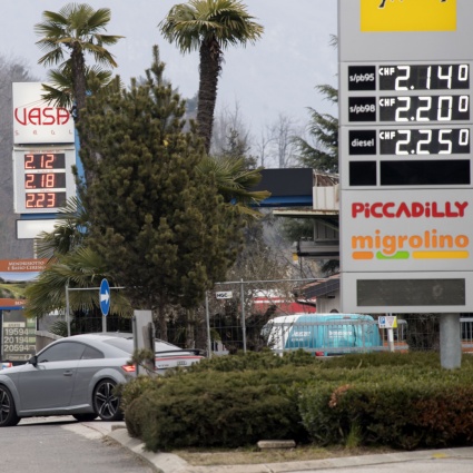 Litro benzina sopra i due franchi per la prima volta dal 2022