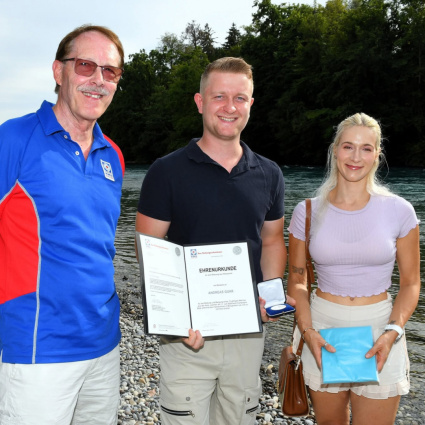 Salvano un giovane che rischiava di annegare nell'Aare, ora vengono premiati
