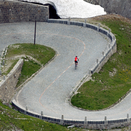 Schianto sul Passo del Gottardo: un ciclista in fin di vita