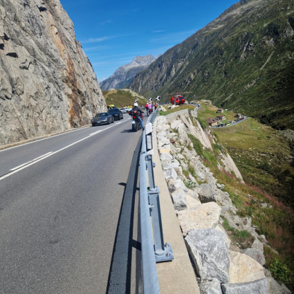 Schianto sul Passo del Gottardo: grave un ciclista