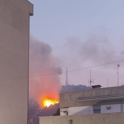 Il Monte Goj continua a bruciare