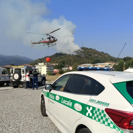 In fiamme i boschi sopra Como