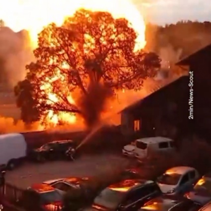 Tre pompieri feriti in seguito a un grosso incendio