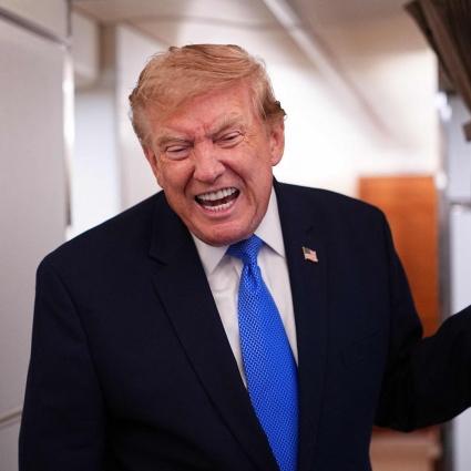 Attacco annullato, Trump annuncia nuovi colloqui con l'Iran