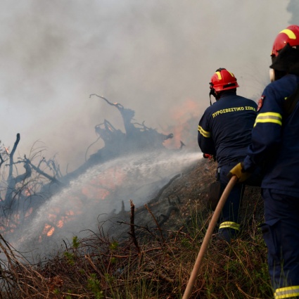 Incendio sull'isola di Salamina: due morti ed evacuazioni