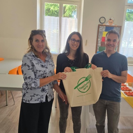 Una forchetta verde per i bambini della scuola elementare di Montagnola