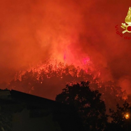 Incendio sul Lago di Garda: oltre 200 persone evacuate