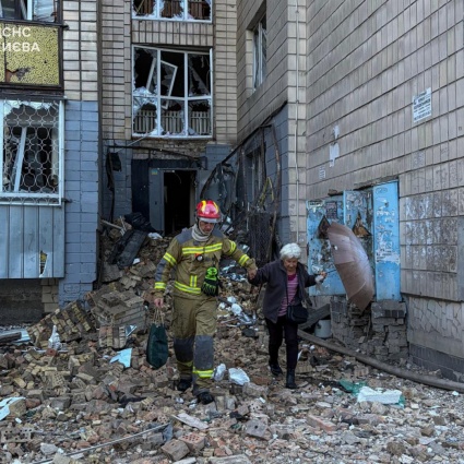 Almeno 12 morti nel raid notturno su Kiev